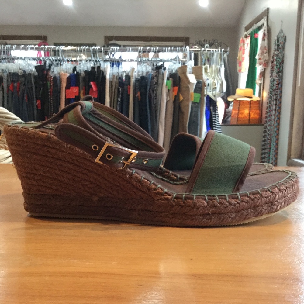 SOLD BNWT Colin Stuart Wedges